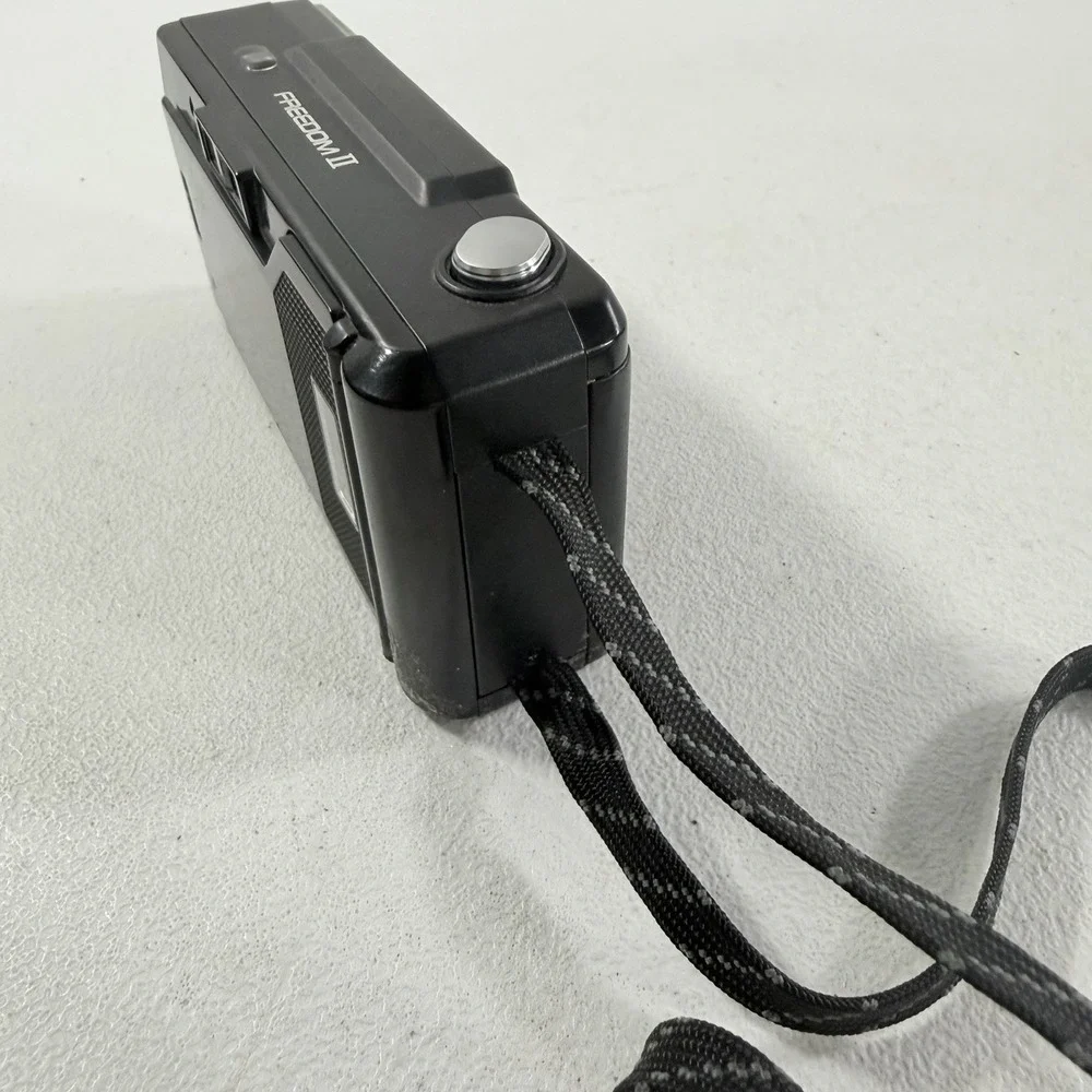 Minolta Freedom II 35mm Film Camera Point Shoot AF Flash READ DESCRIPTION WORKS‎